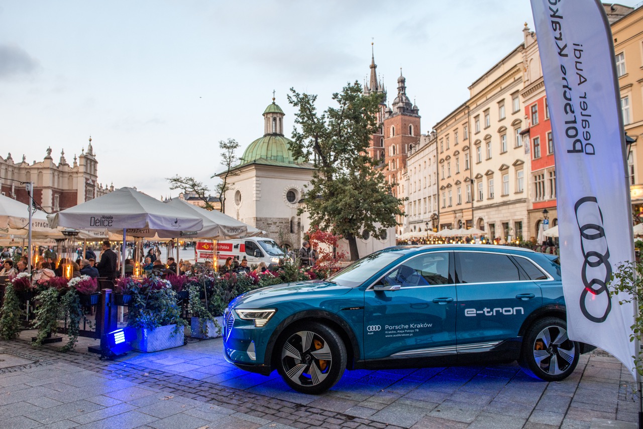 Audi e-tron na krakowskim rynku